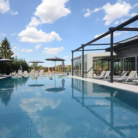 Aura Design & Garden Pool Прага