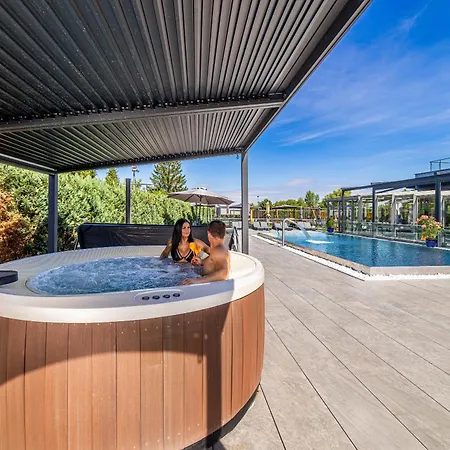 Отель Aura Design & Garden Pool Прага