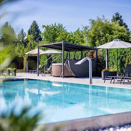 Aura Design & Garden Pool Отель Прага