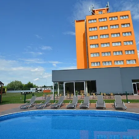Aura Design & Garden Pool Отель Прага