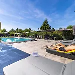 فندق Aura Design & Garden Pool براغ