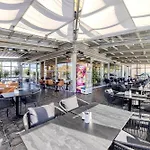 Aura Design & Garden Pool Hotel Prag