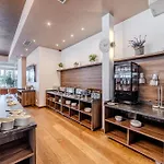Aura Design & Garden Pool Hotel Prag