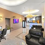 Aura Design & Garden Pool 3* براغ