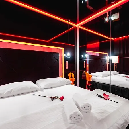 Aura Design & Garden Pool Otel Prag