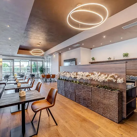 ホテル Aura Design & Garden Pool 3*