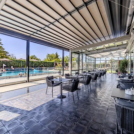 Aura Design & Garden Pool Otel