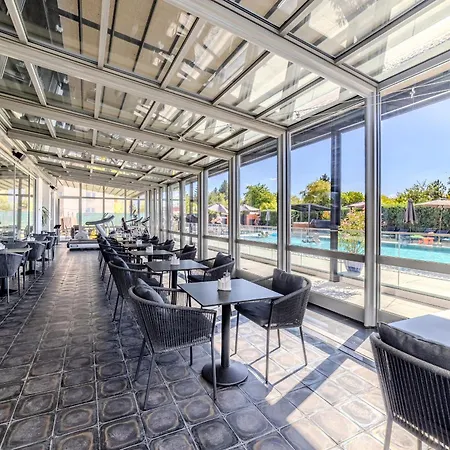 ホテル Aura Design & Garden Pool プラハ