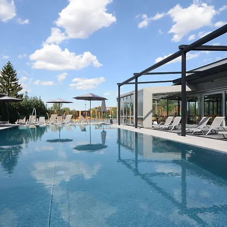Otel Aura Design & Garden Pool Prag