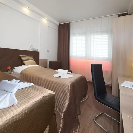 Aura Design & Garden Pool ホテル 3*