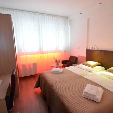 ホテル Aura Design & Garden Pool 3*