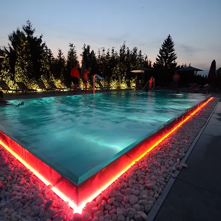 Aura Design & Garden Pool ホテル 3*