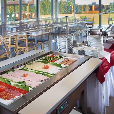 Aura Design & Garden Pool プラハ