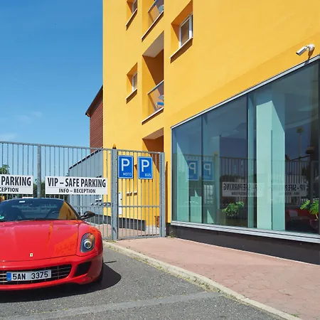 ホテル Aura Design & Garden Pool プラハ