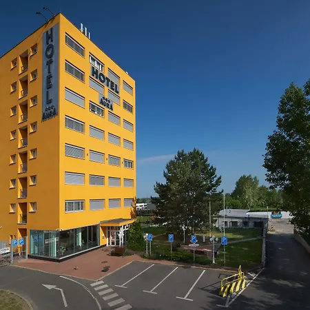 Otel Aura Design & Garden Pool Prag
