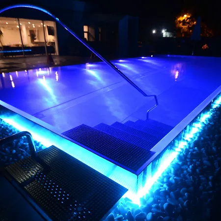 ホテル Aura Design & Garden Pool 3*