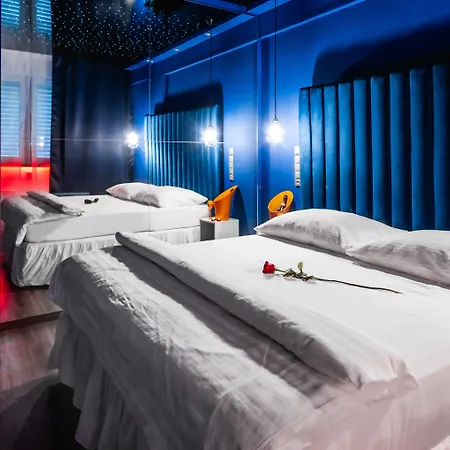 Aura Design & Garden Pool Otel Prag