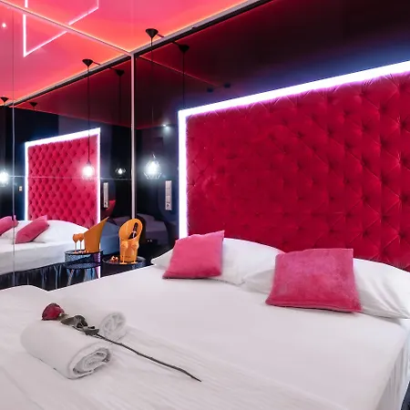 Otel Aura Design & Garden Pool Prag