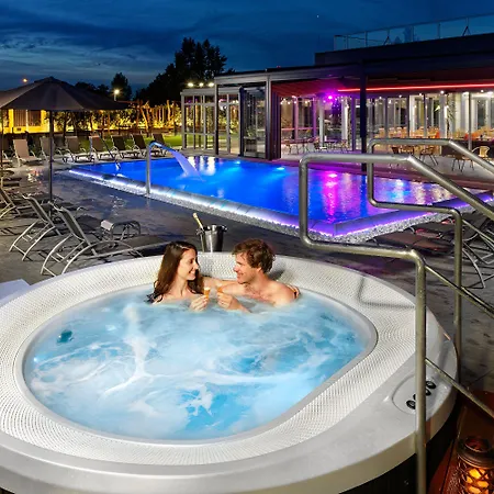 Aura Design & Garden Pool Прага