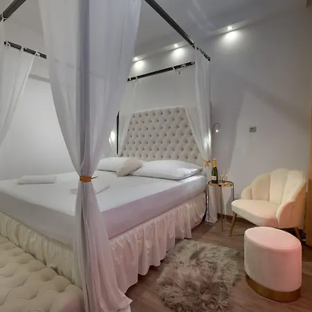 Отель Aura Design & Garden Pool Прага