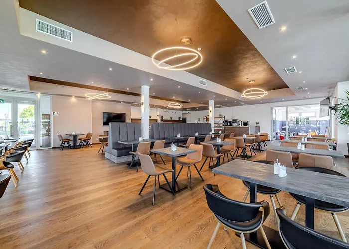 Aura Design & Garden Pool Prag