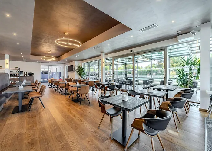 Aura Design & Garden Pool Prag