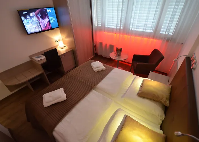 Aura Design & Garden Pool Prag