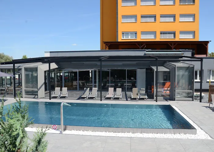 Aura Design & Garden Pool فندق