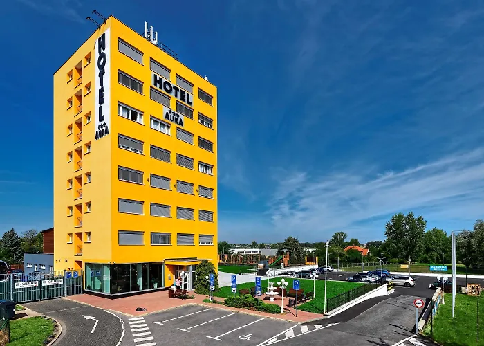 Aura Design & Garden Pool מלון