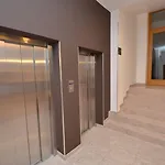 Aura Design & Garden Pool فندق